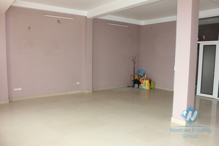 Good location office for rent in Au Co St.